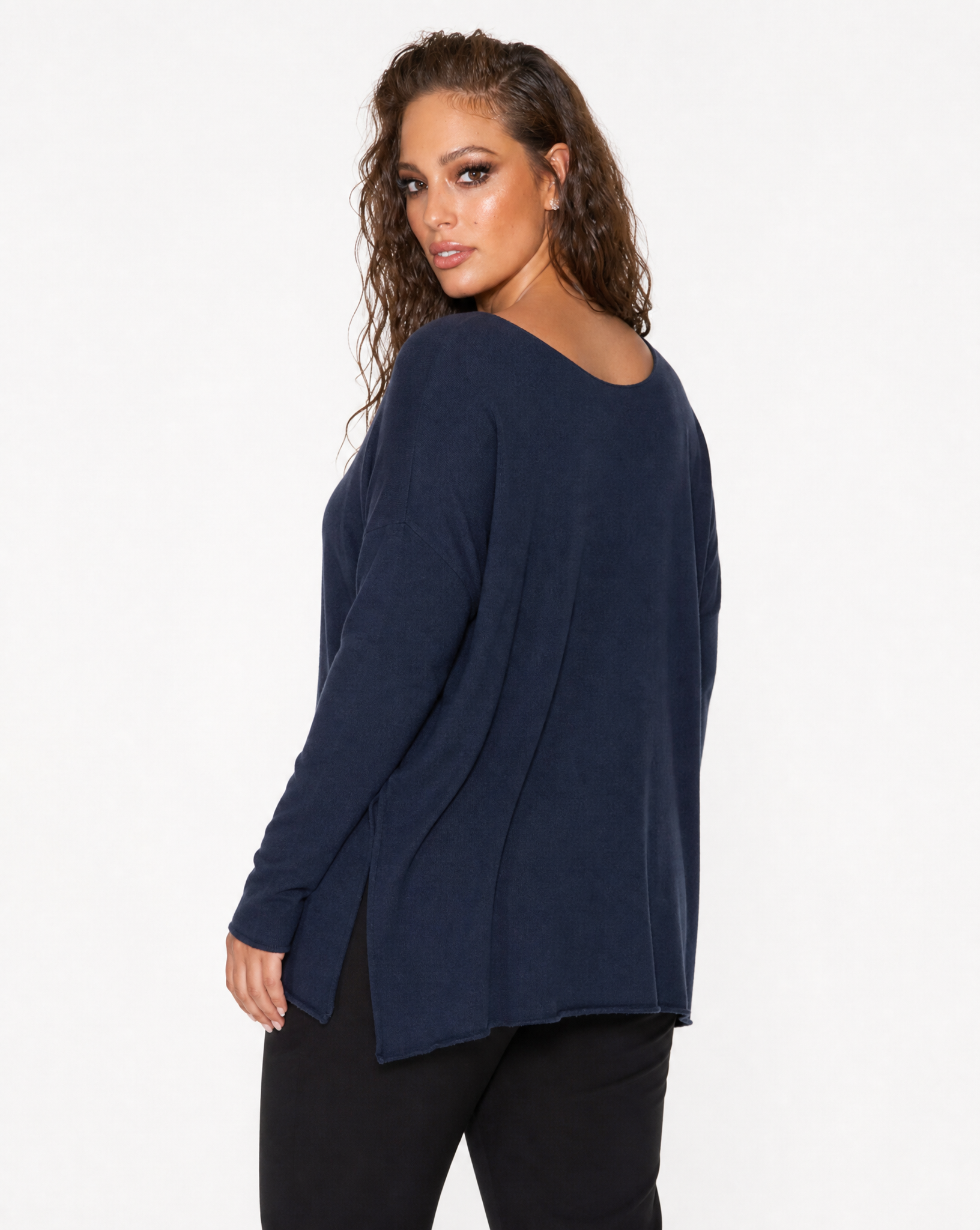 Maglia curvy oversize in misto lana con scollo ampio
