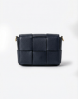Mini bag intrecciata in vera pelle dal design moderno