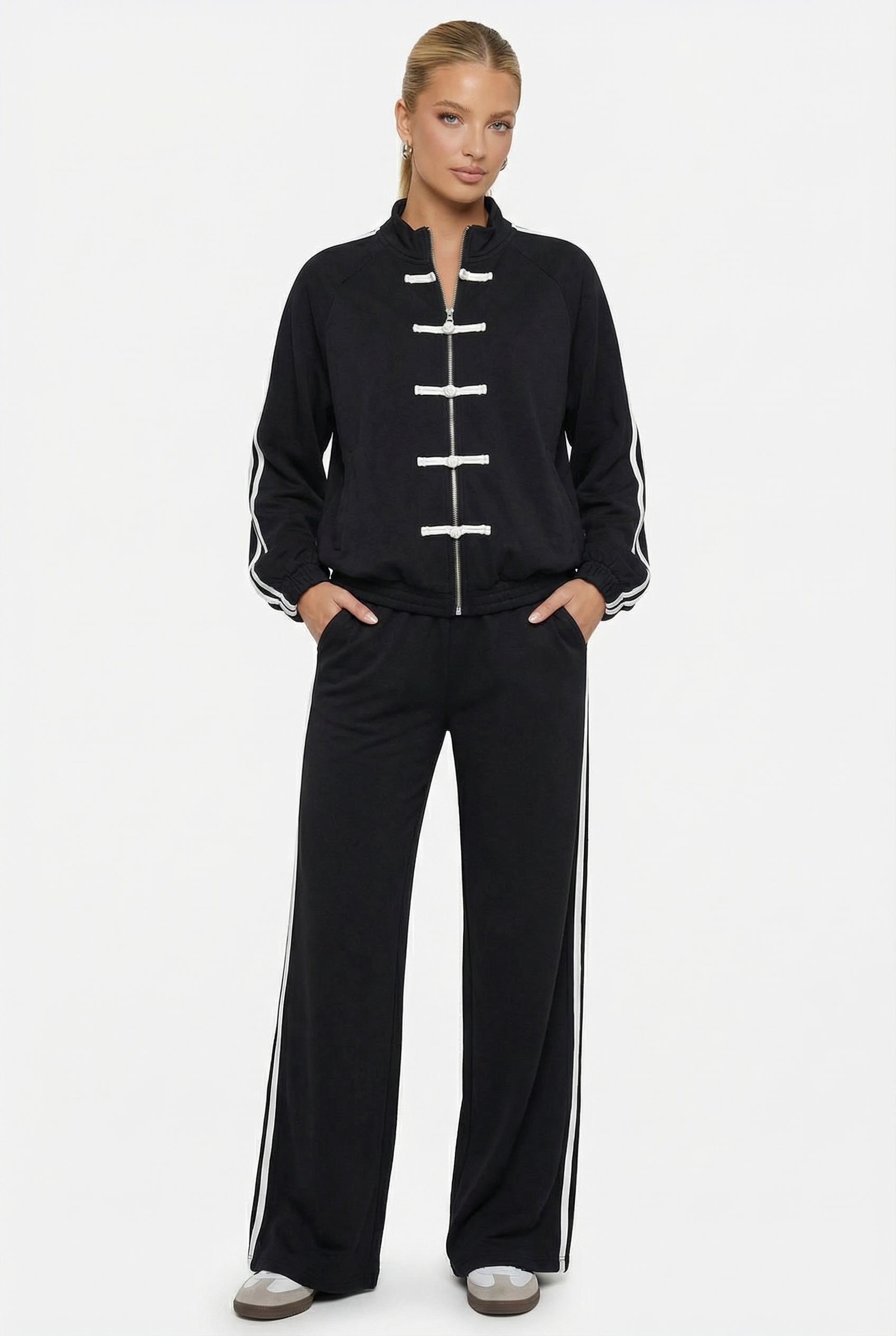 Completo con felpa e pantaloni - Trendy e casual