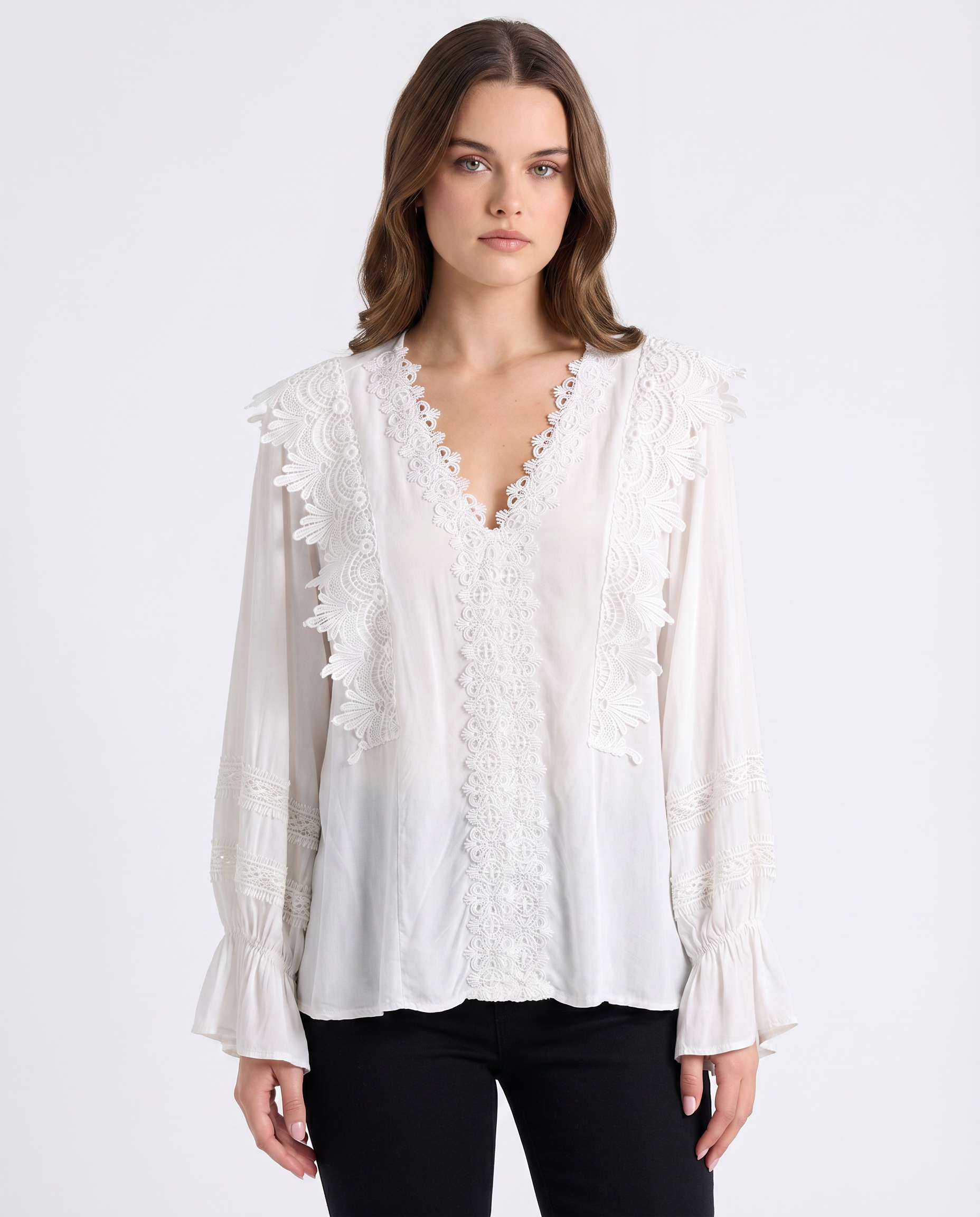 Camicia elegante con pizzo e scollo a V