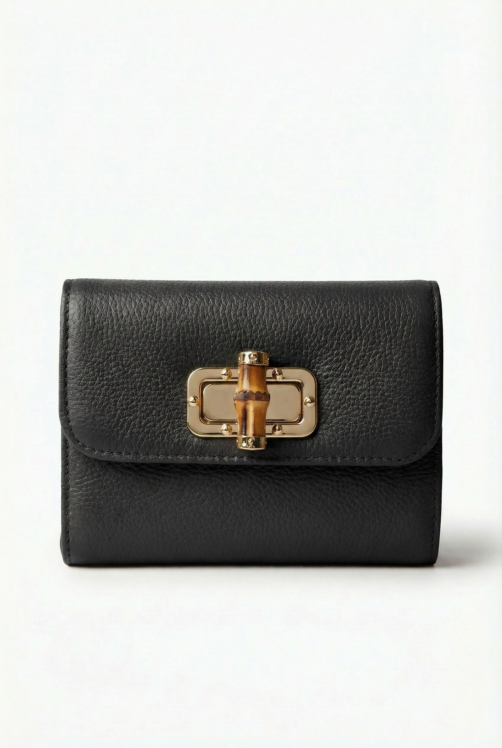 Pochette elegante in vera pelle con chiusura decorativa