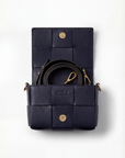Mini bag intrecciata in vera pelle dal design moderno