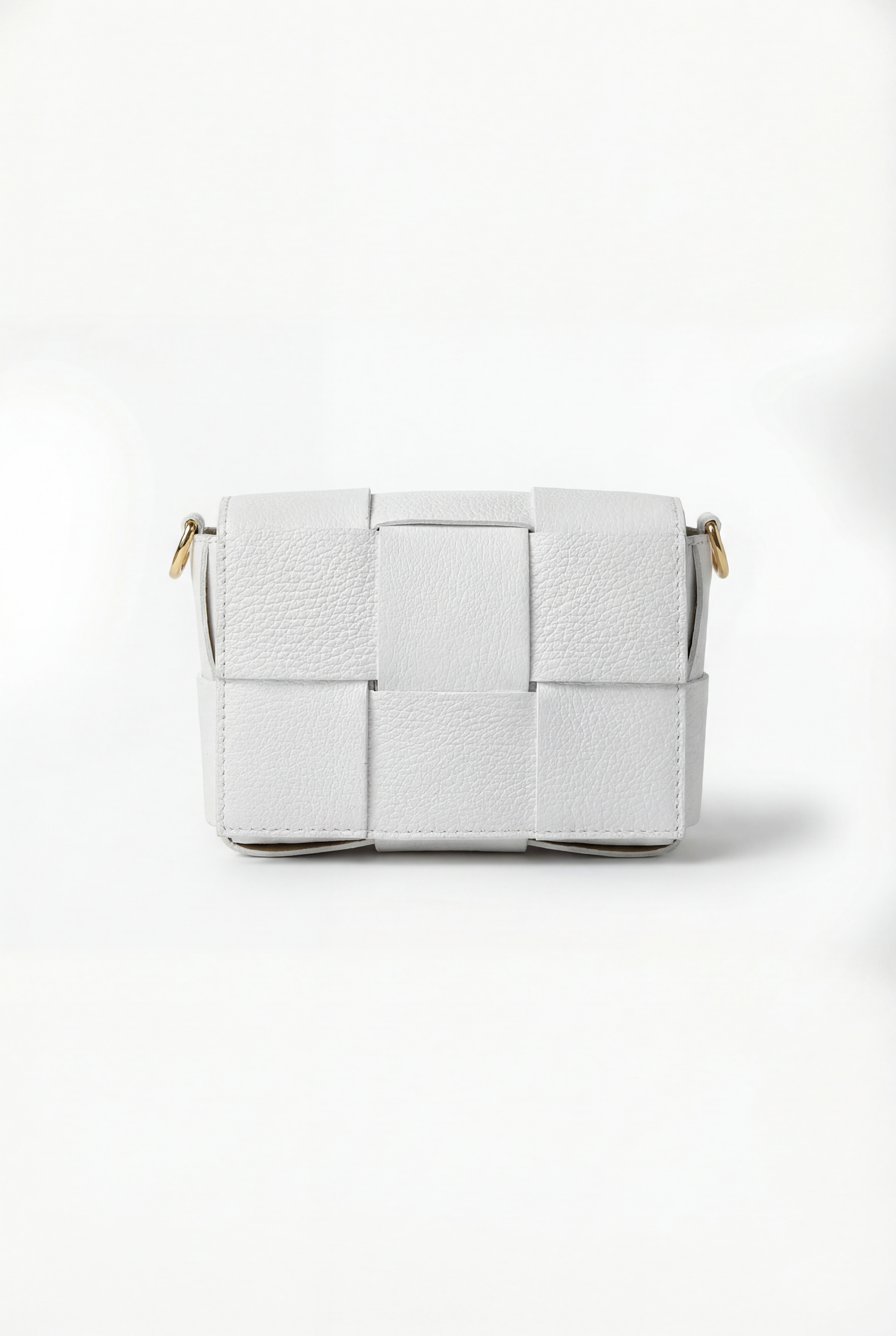 Mini bag intrecciata in vera pelle dal design moderno