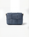 Mini bag intrecciata in vera pelle dal design moderno