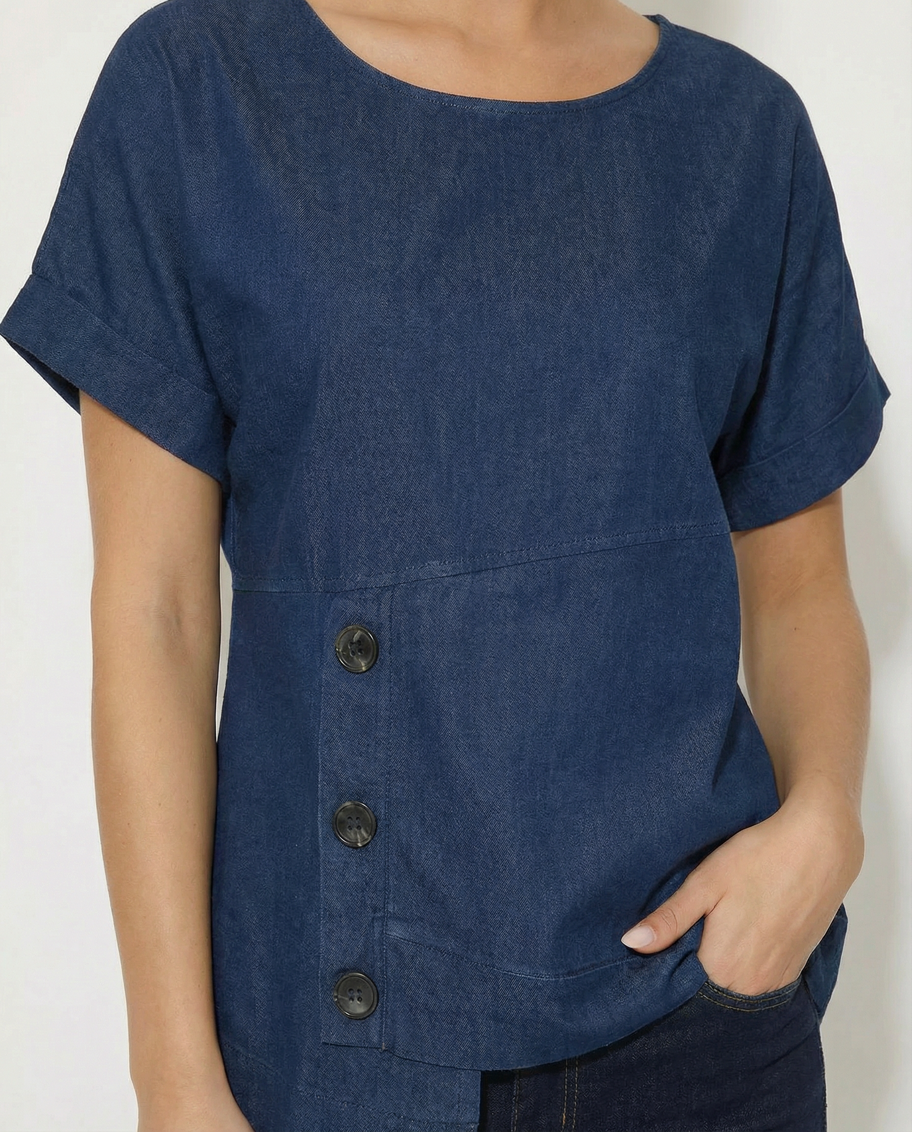 Blusa in denim con bottoni laterali