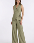 Completo Donna Elegante con Gilet Incrociato e Pantalone Palazzo