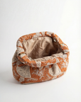 Clutch Morbida con Ricami e Dettagli in Pizzo