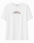 T-shirt donna con stampa “La felicità sta bene su tutto”