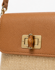 Mini bag in rafia con patta effetto pelle e chiusura gioiello