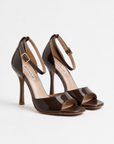 Sandalo elegante in vernice con tacco 8 cm