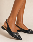 Slingback con Punta Affusolata e Fibbia Decorativa