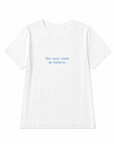 T-shirt bianca con scritta “Non avevo niente da mettermi”