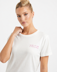 T-shirt bianca con scritta “Un po’ di mare e tutto passa”