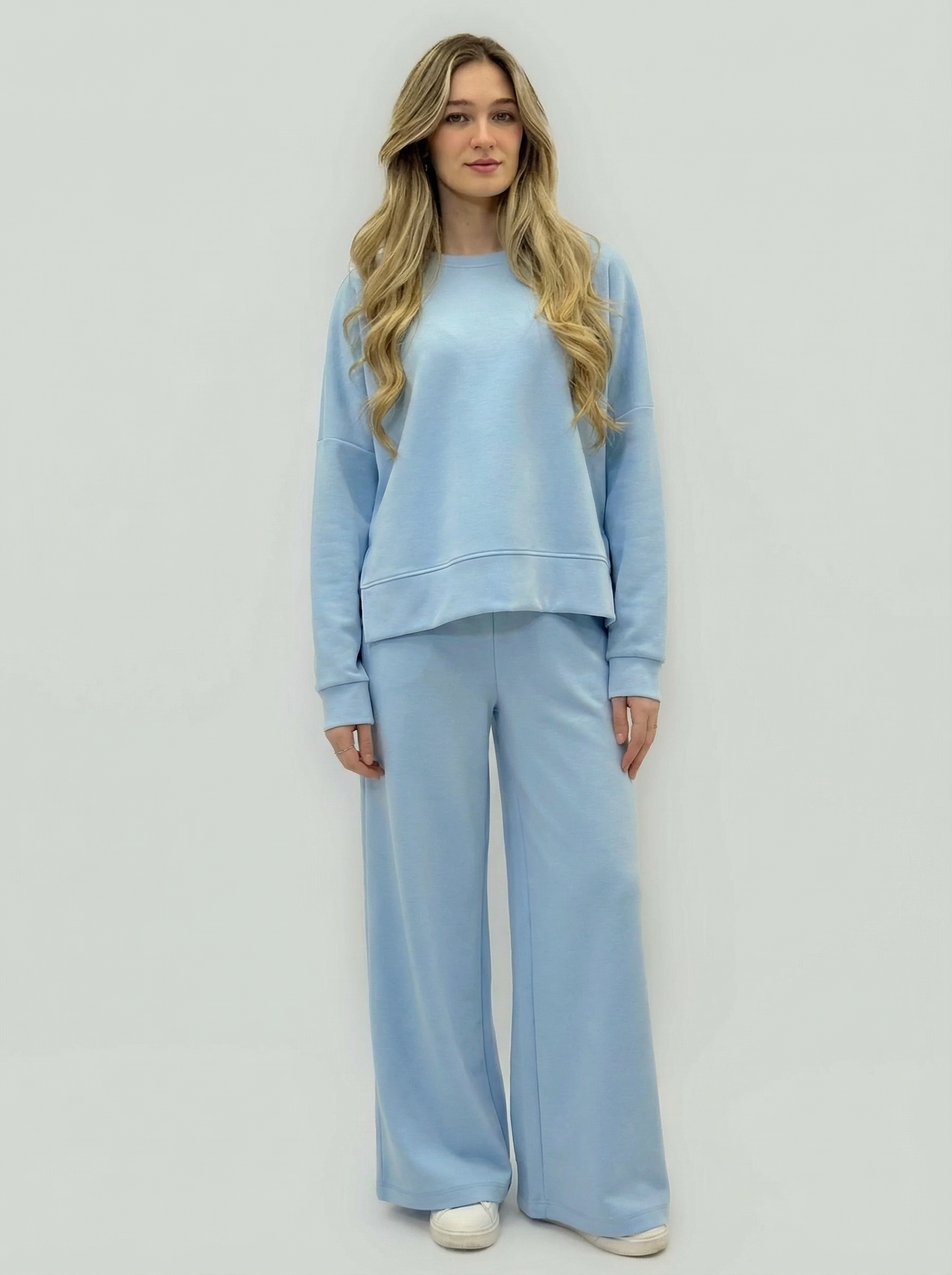 Completo felpa con pantaloni lunghi a palazzo