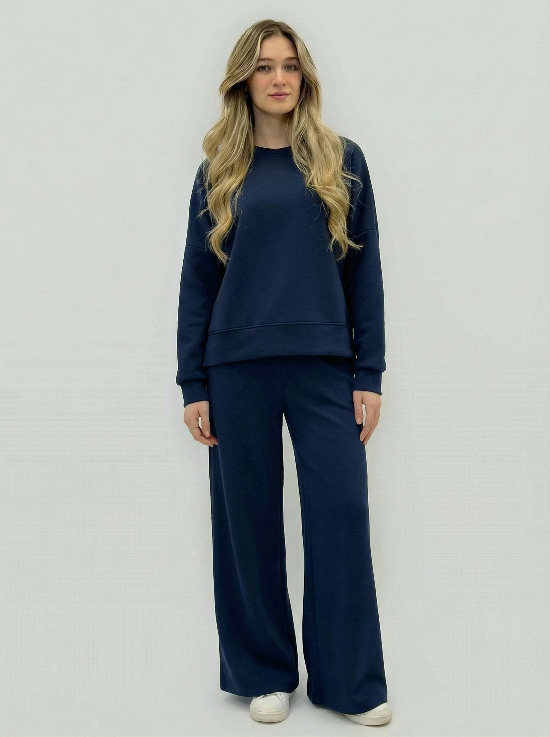 Completo felpa con pantaloni lunghi a palazzo