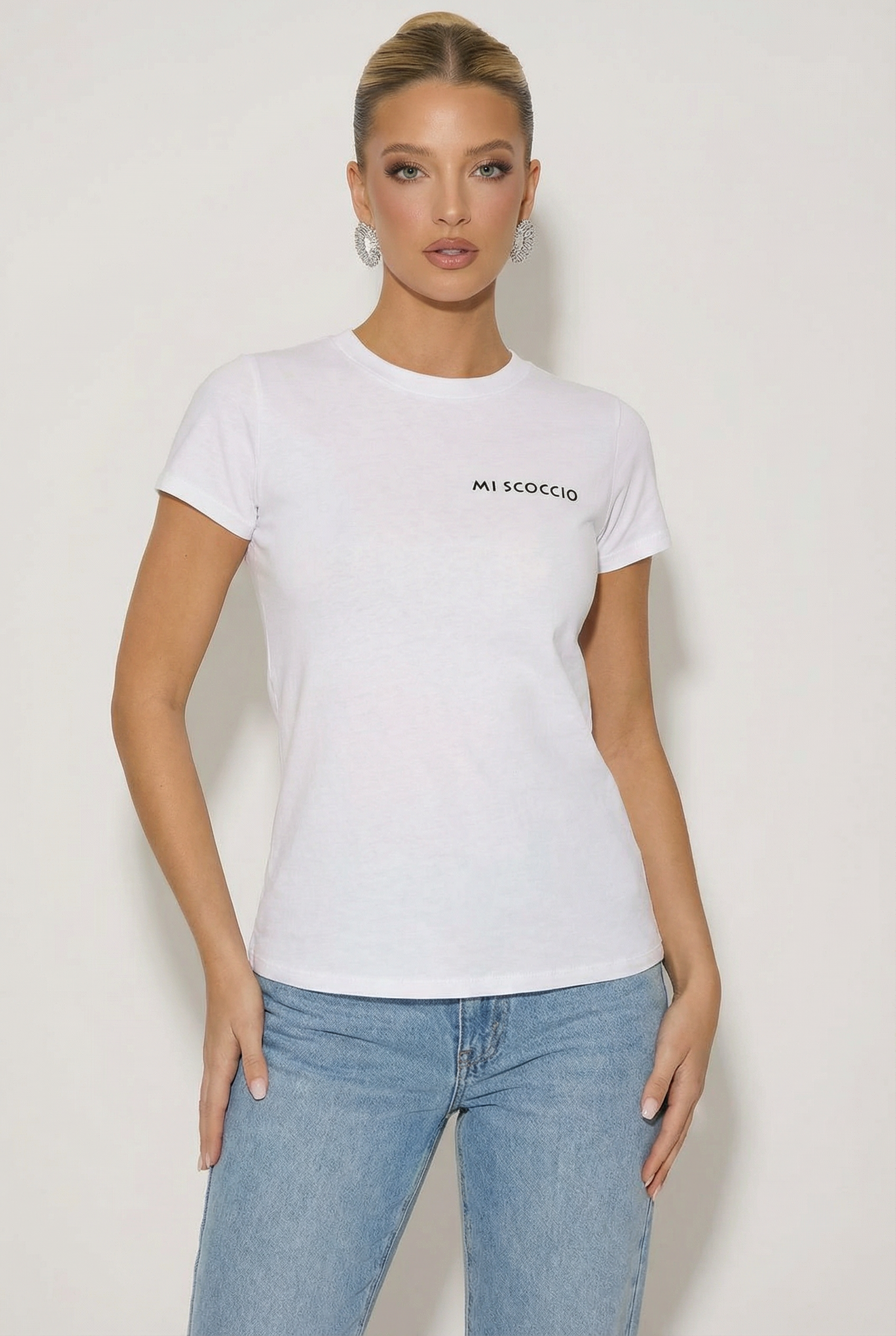 T-shirt petite con scritta "Mi scoccio"
