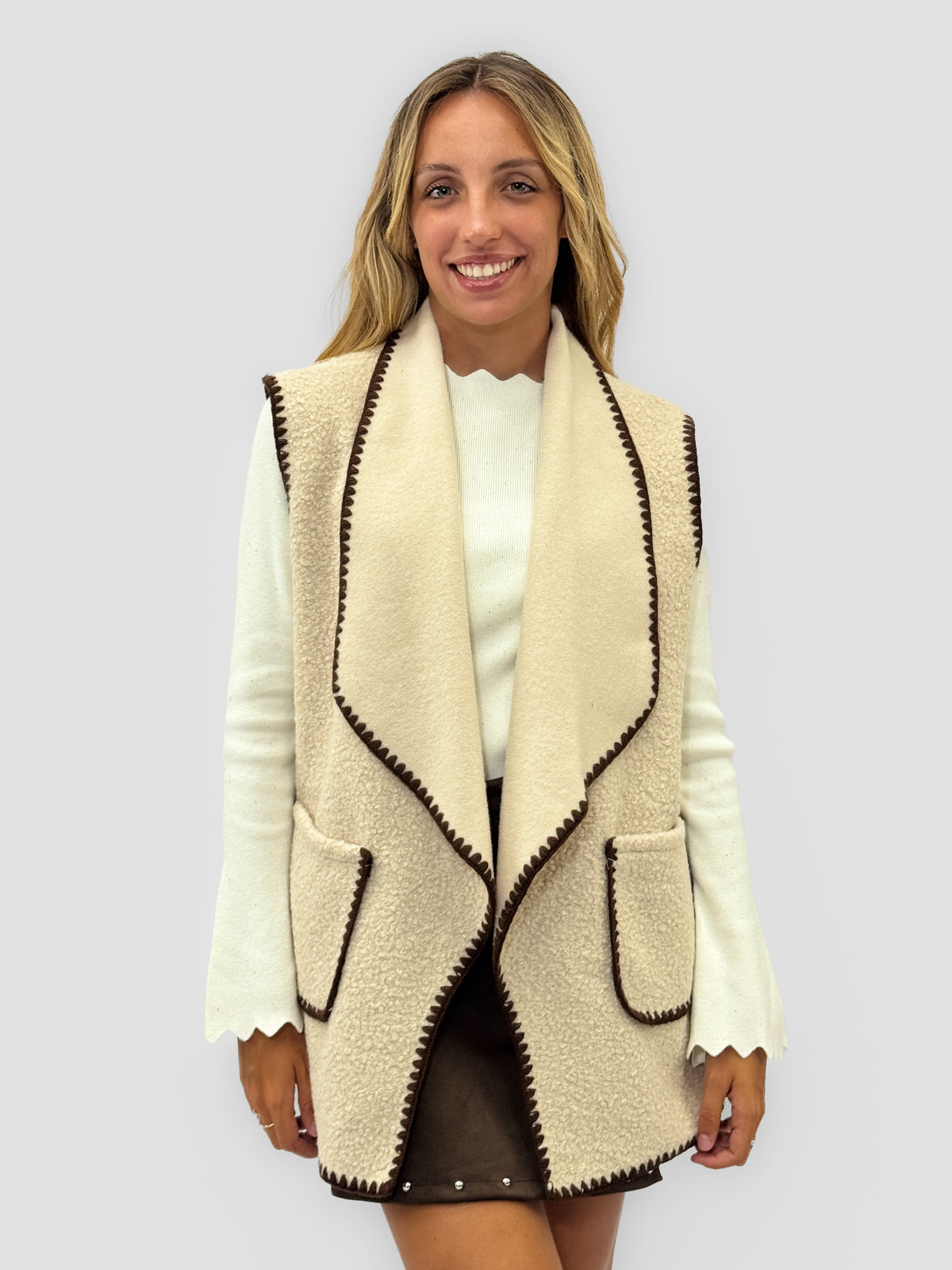 Gilet donna in maglia bouclé misto lana con bordi a contrasto