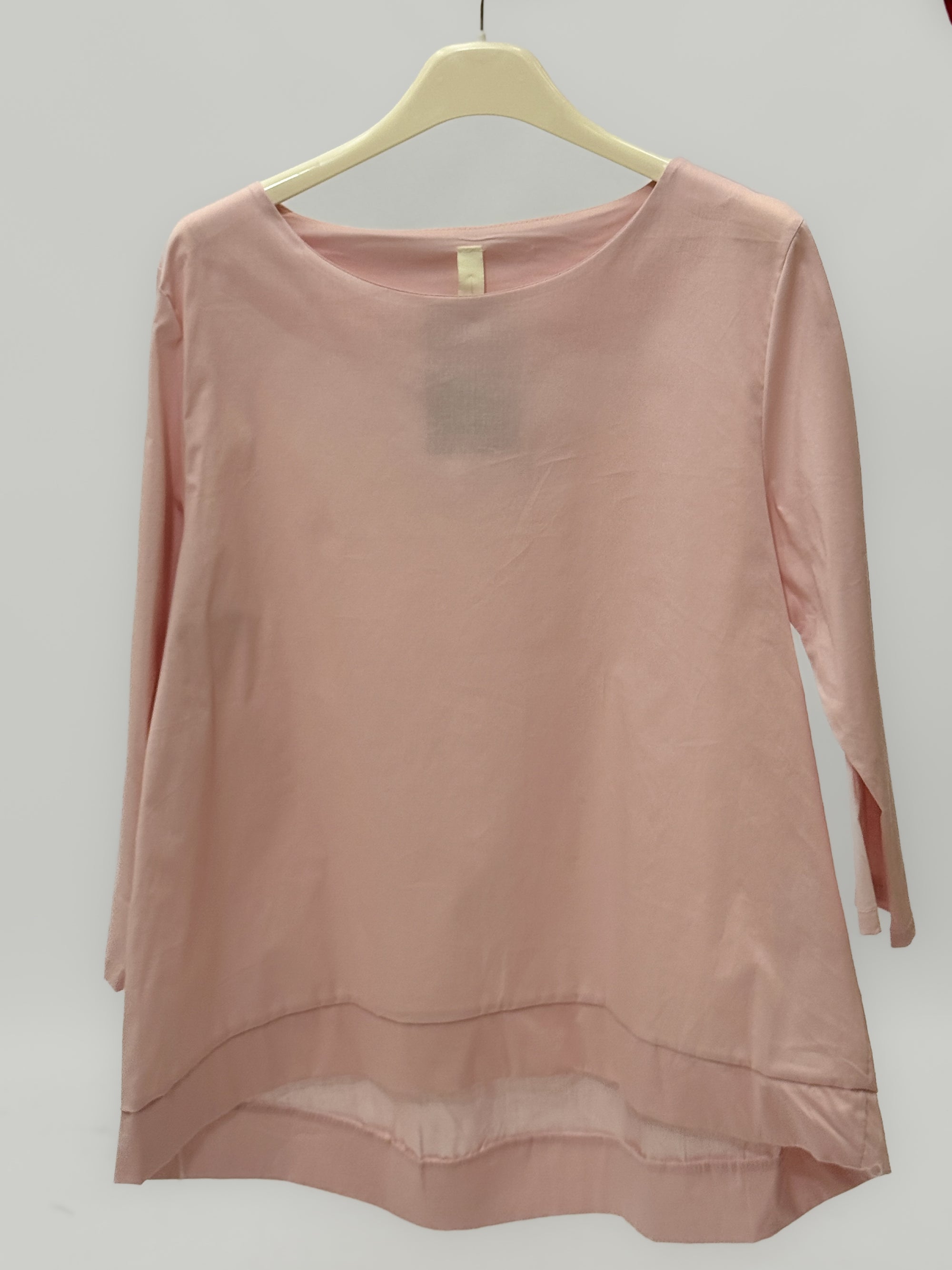 Blusa girocollo in cotone con manica a 3/4 e linea pulita