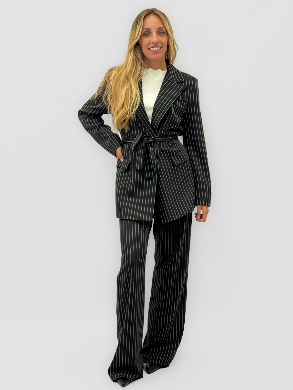 Completo donna gessato con blazer e pantaloni