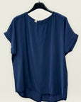 Blusa fluida con bottoni sul retro e maniche corte
