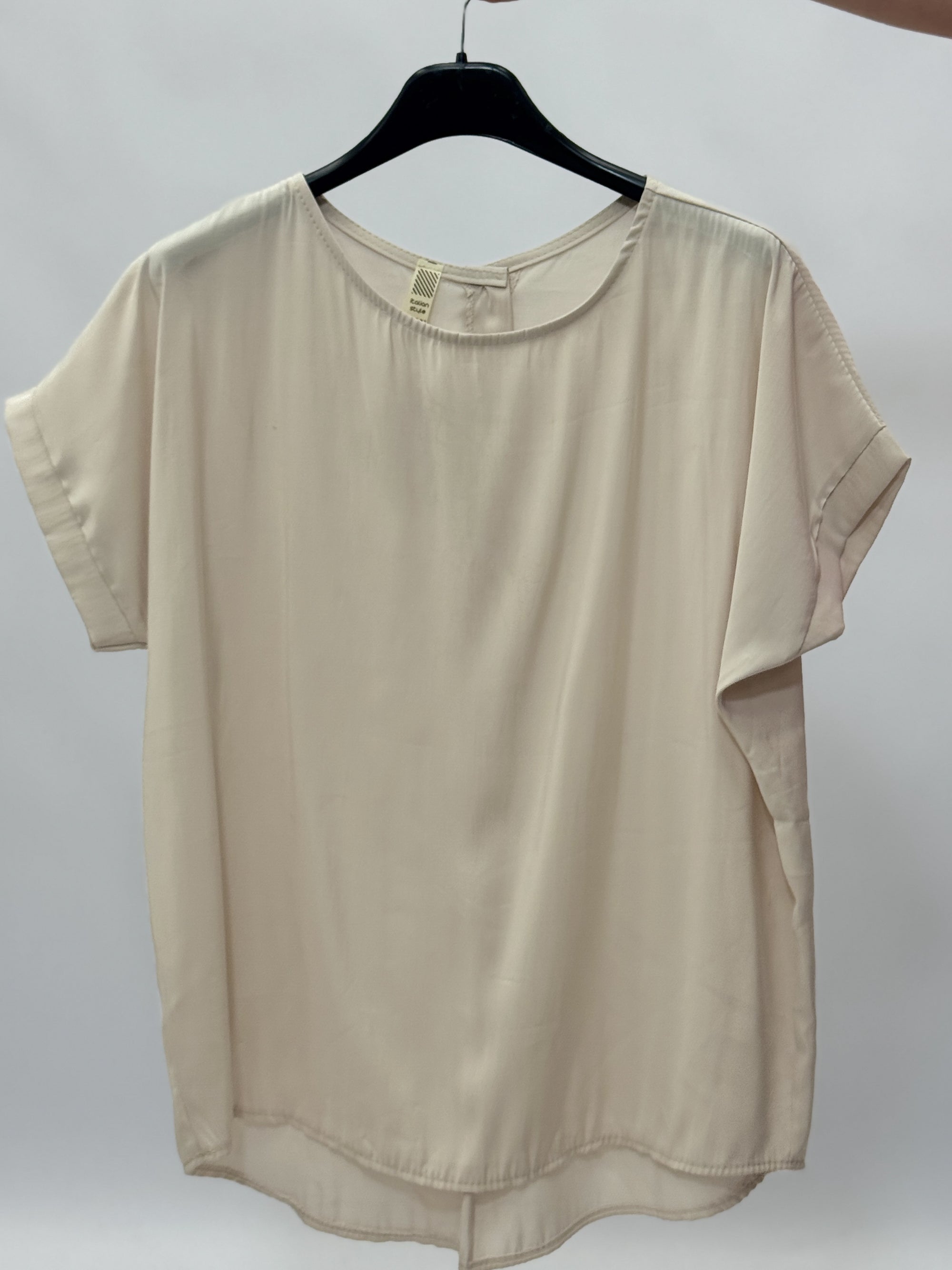 Blusa fluida con bottoni sul retro e maniche corte