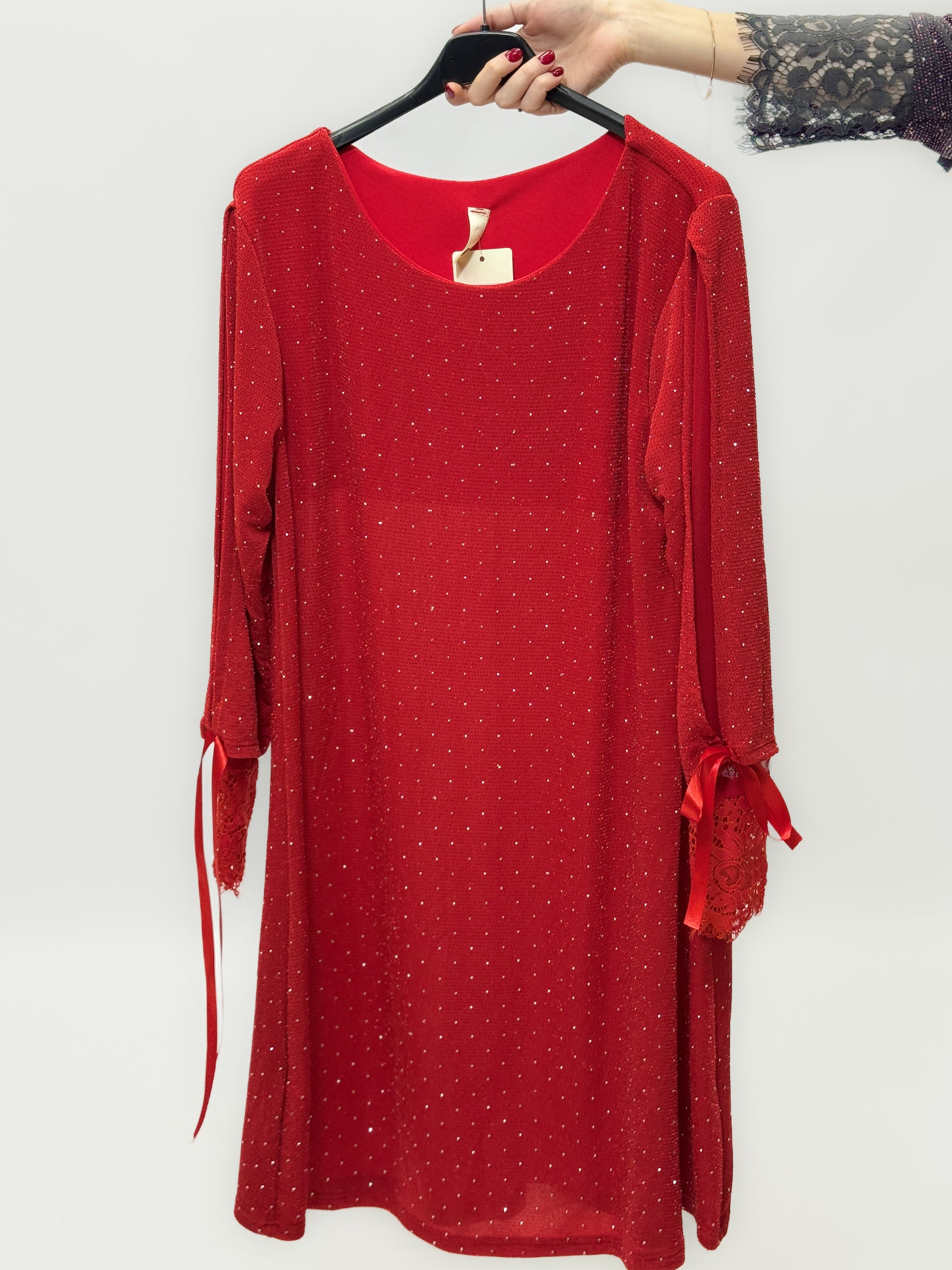 Abito Brillante con Maniche in Pizzo e Fiocchi