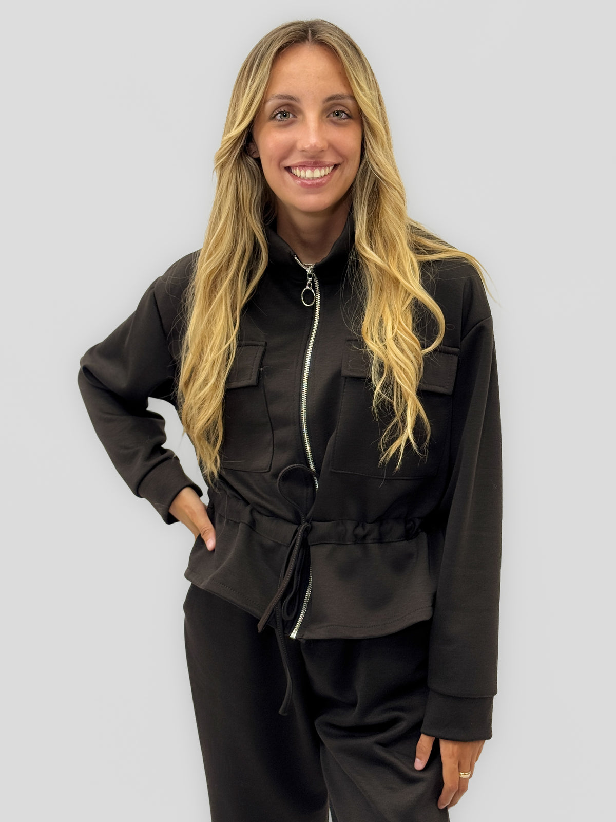 Completo donna con giacca zip e pantaloni