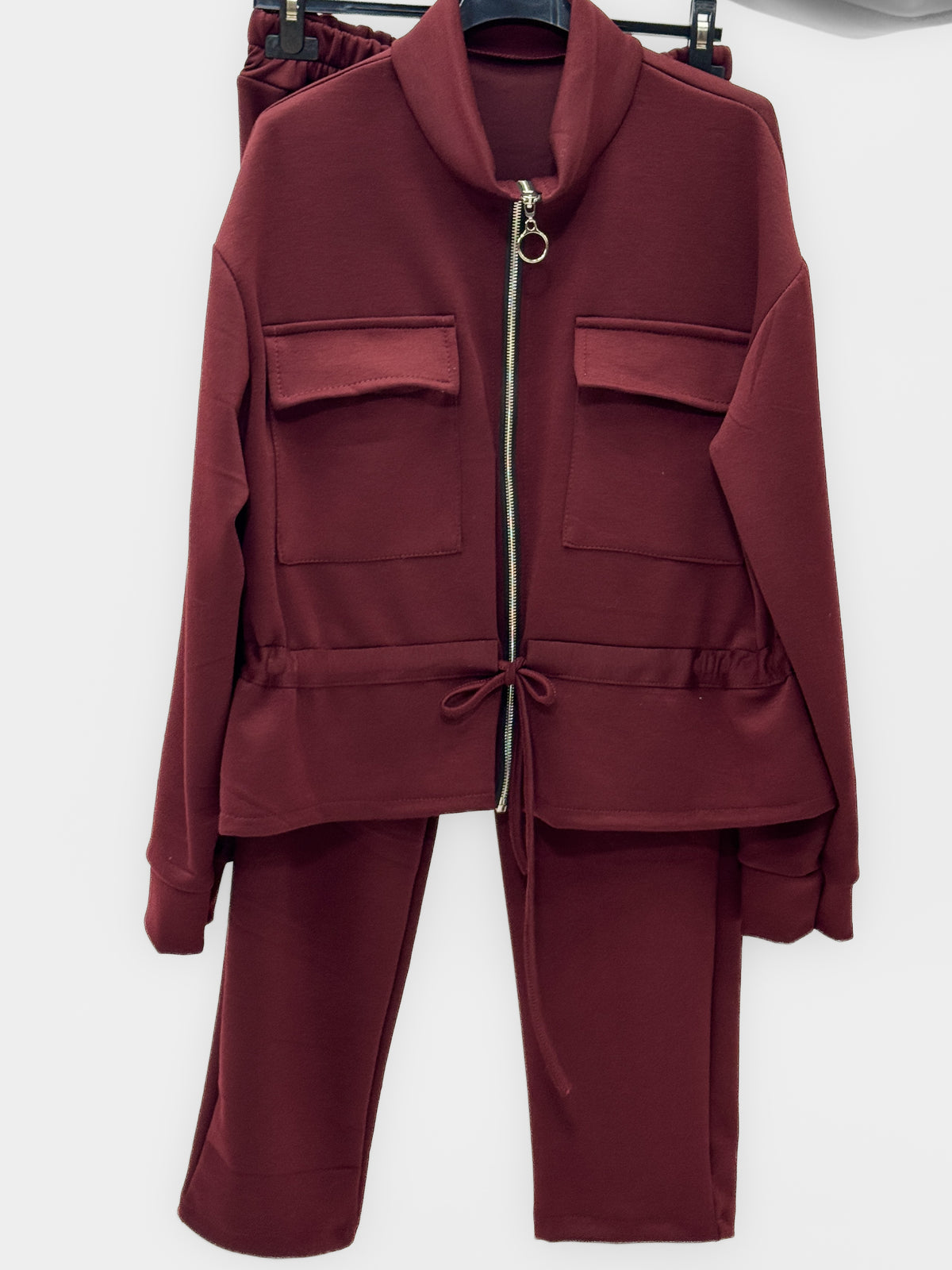Completo donna con giacca zip e pantaloni