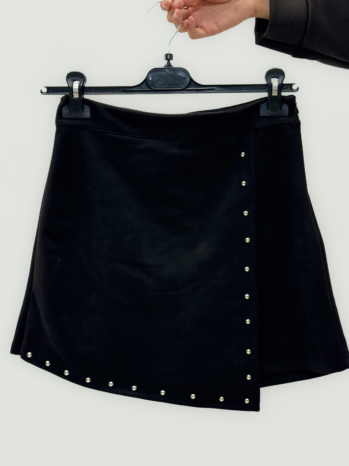 Gonna pantalone donna effetto suede con borchie
