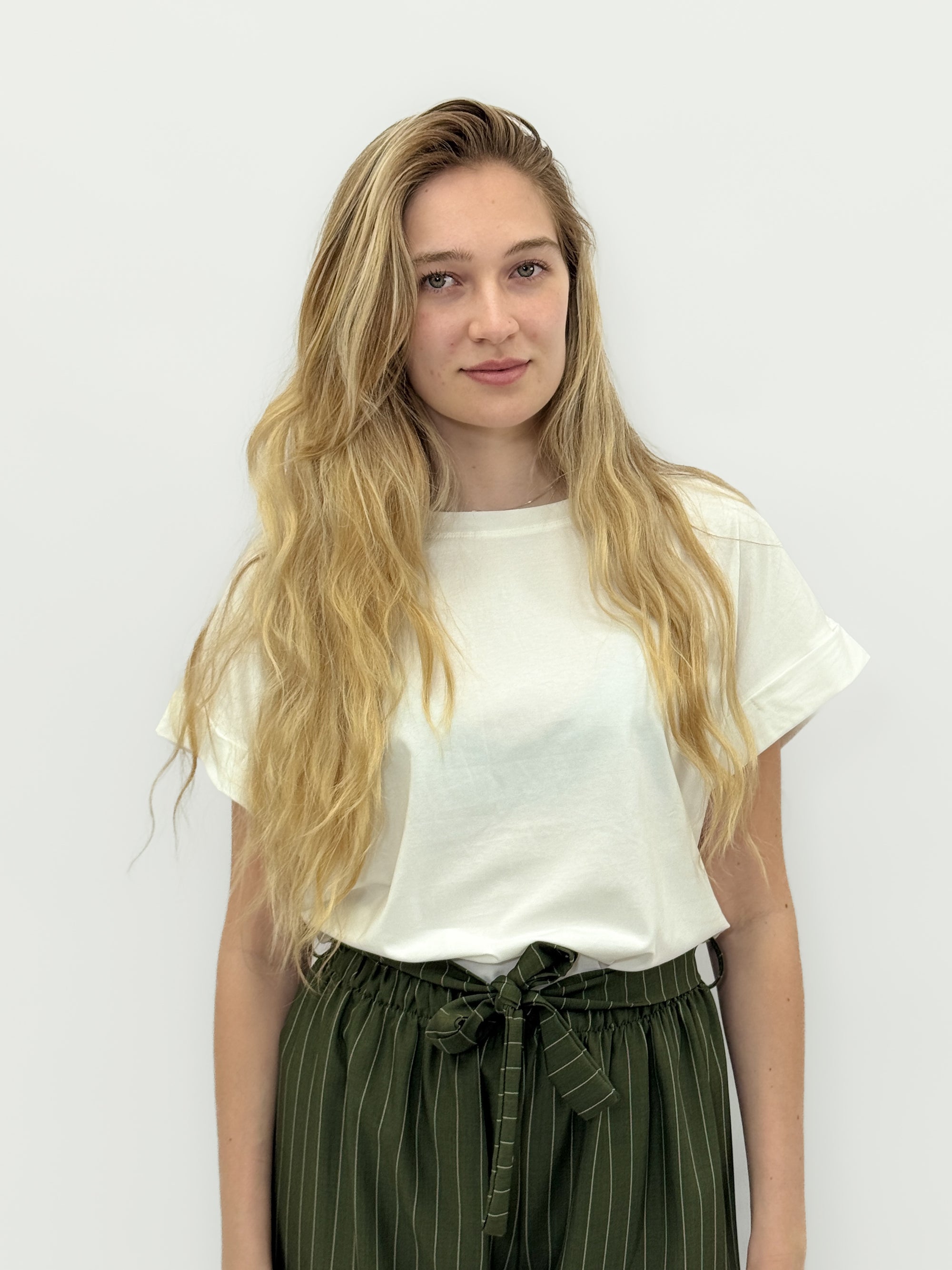 T-shirt basic in cotone con manica risvoltata