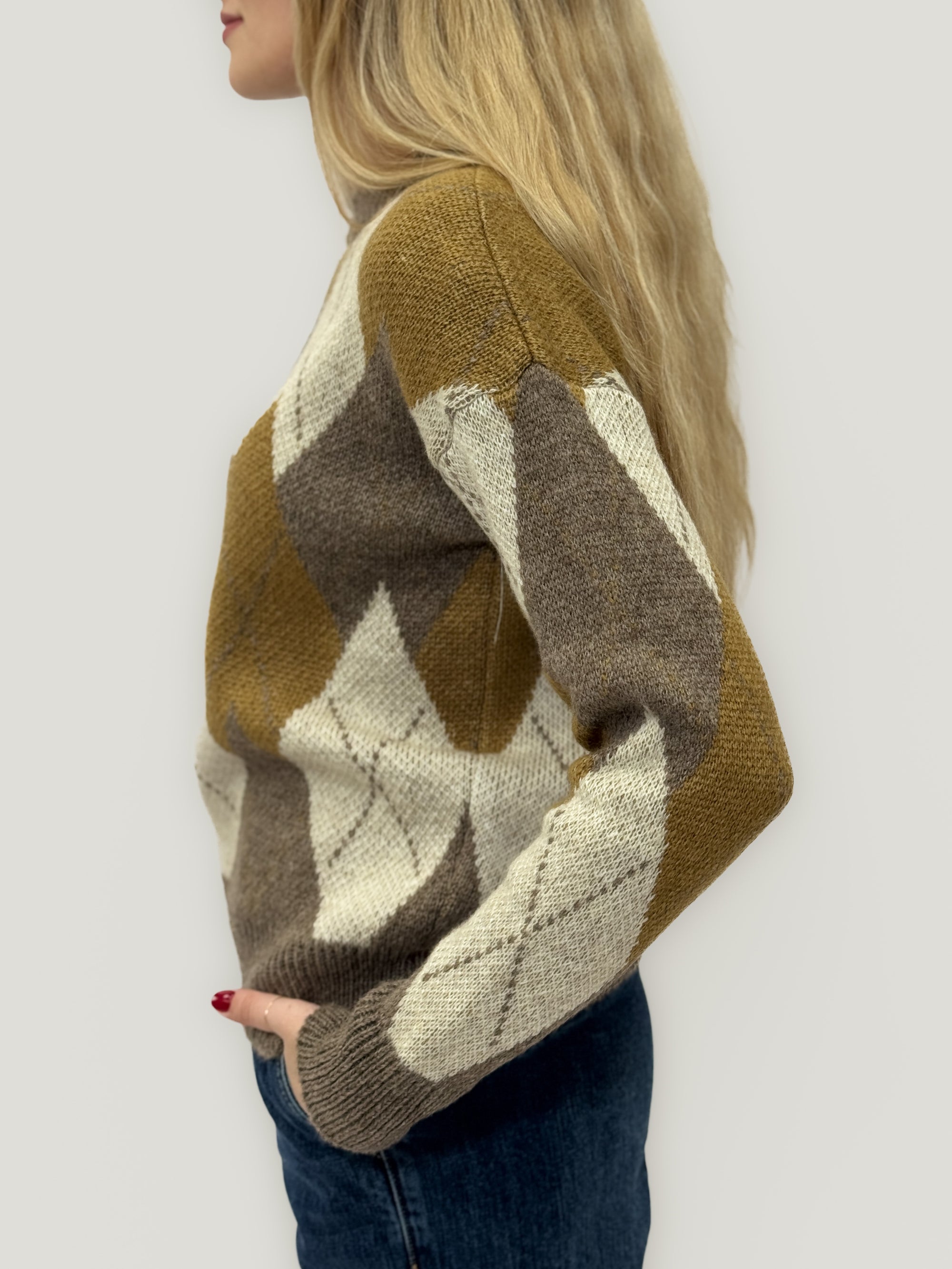 Maglione a Rombi Multicolor – Stile Classico &amp; Morbidezza