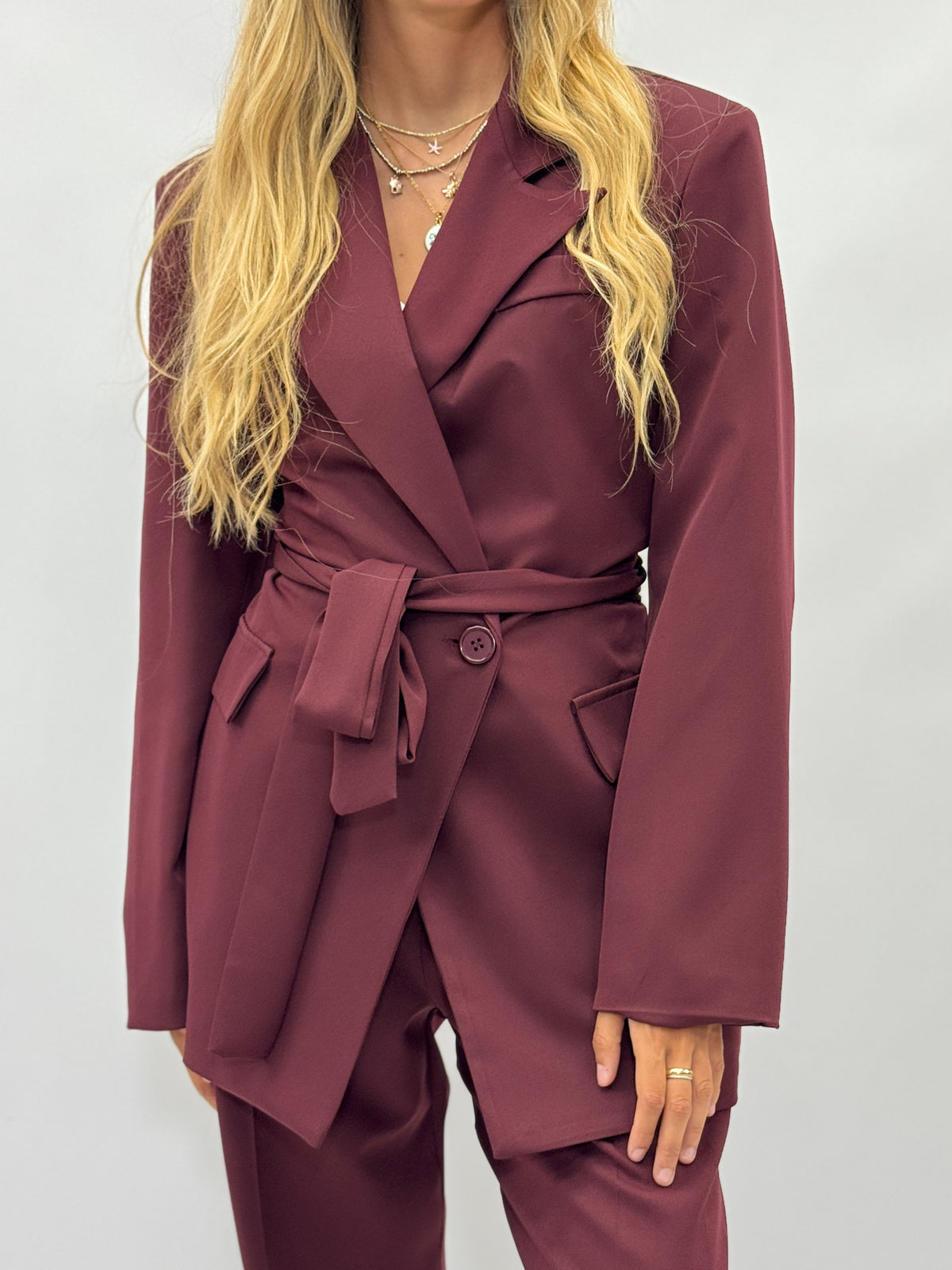 Completo donna con blazer lungo e pantaloni