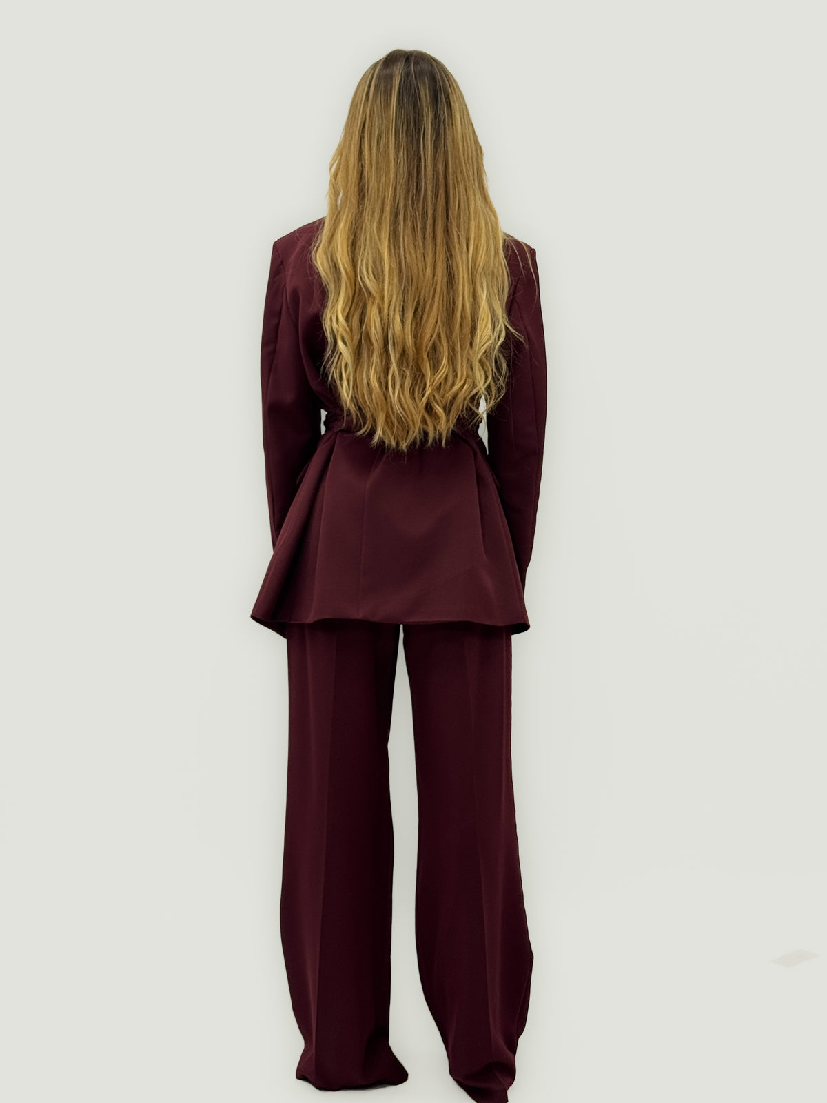 Completo donna con blazer lungo e pantaloni