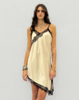 Abito in raso con pizzo