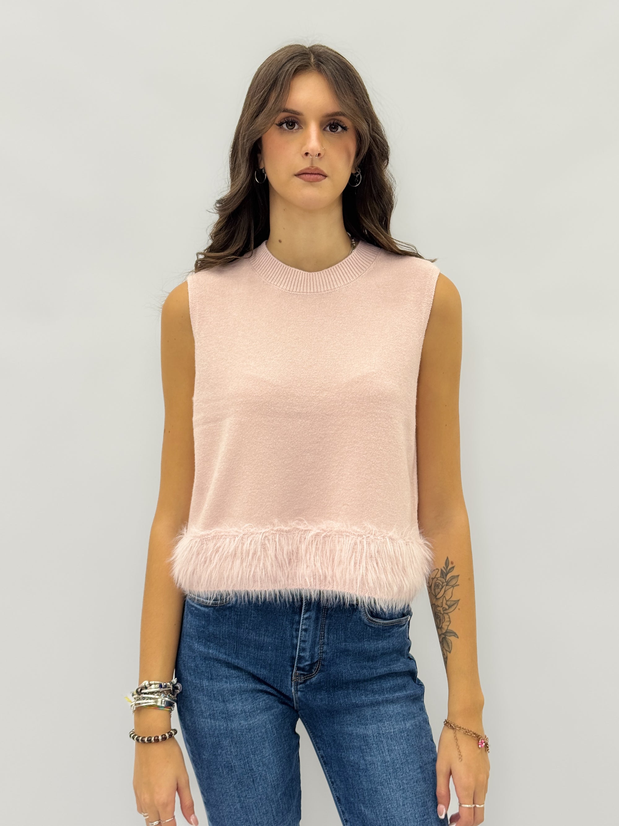 Maglia gilet morbida con piume
