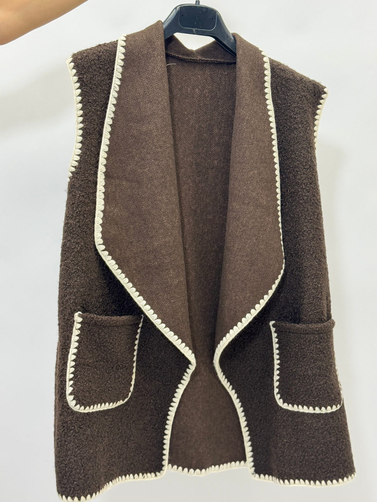Gilet donna in maglia bouclé misto lana con bordi a contrasto