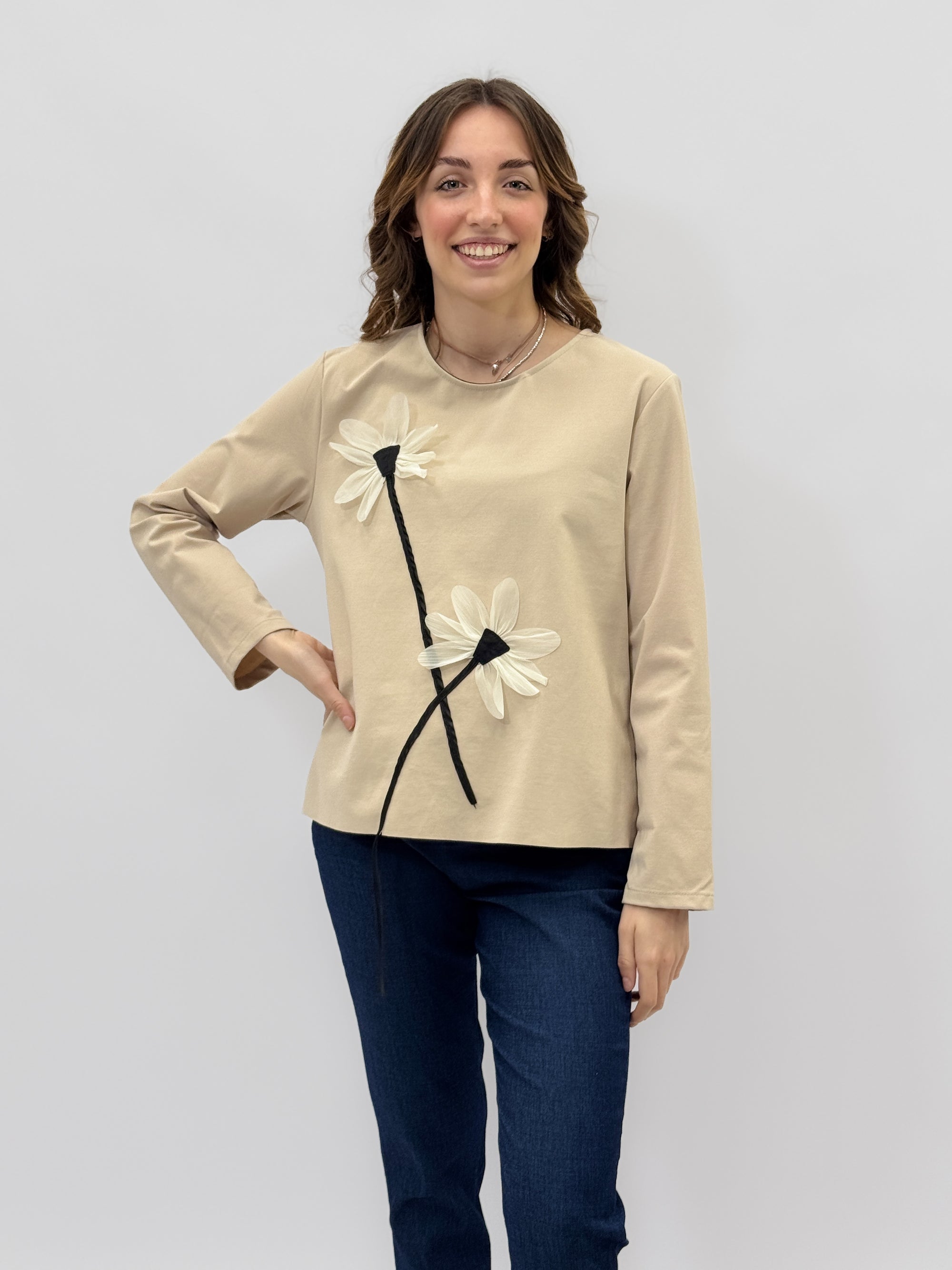 Maglia in punto milano con applicazioni fiori