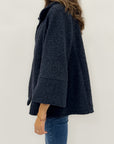 Giacca in lana bouclé con bottoni gioiello
