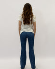 Pantaloni jeans elasticizzati a zampa
