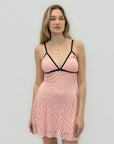 Abito corto in pizzo con spalline sottili femminile e sensuale