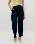 Pantaloni Donna con Pinces e Bottoni Laterali