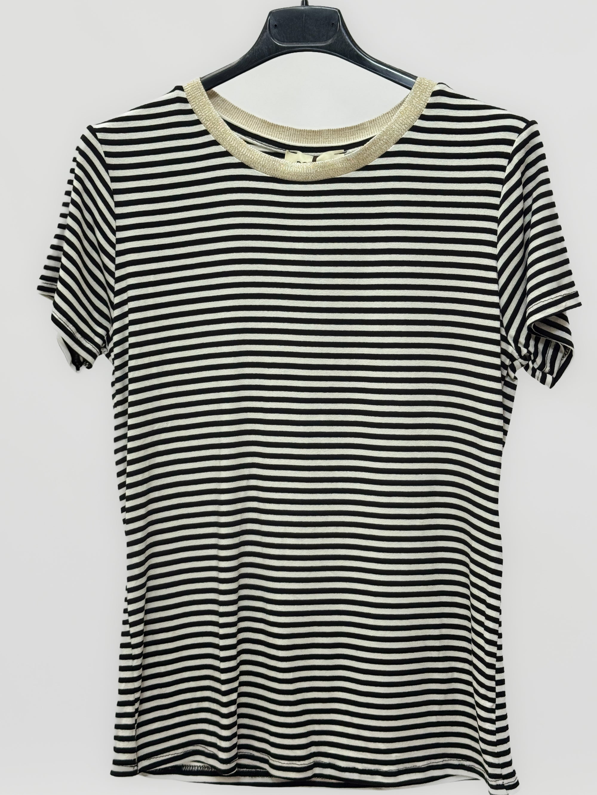 T-shirt rigata basic fit perfetta per ogni giorno