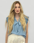 Blusa con fiocco e volant elegante e super femminile