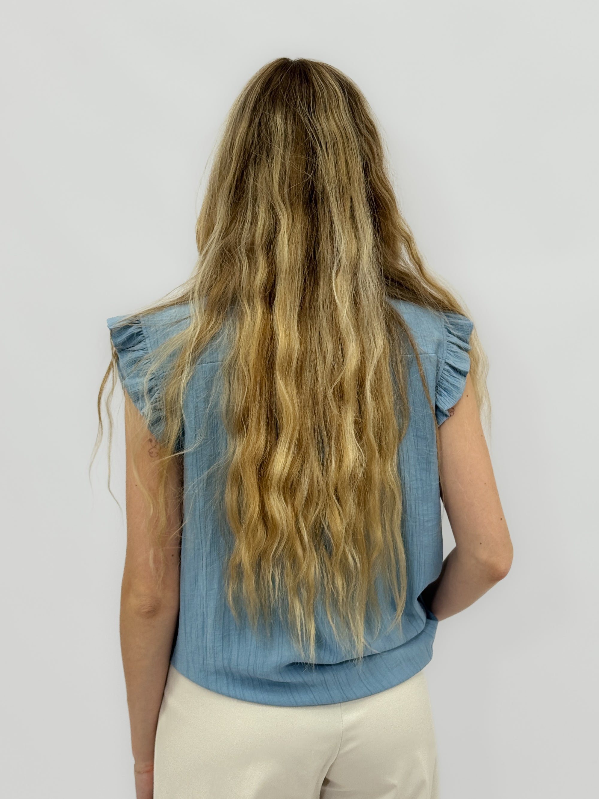 Blusa con fiocco e volant elegante e super femminile