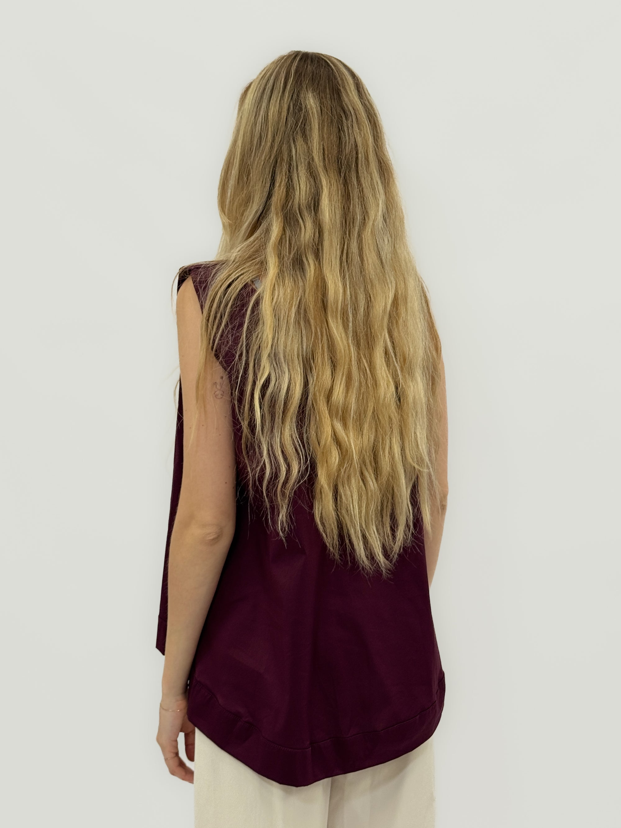 Top fluido senza maniche elegante e minimal