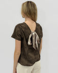 Blusa ricamata con fiocco sul retro elegante e raffinata