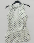 Top a pois con scollo all’americana e balza