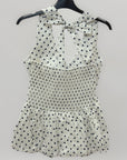 Top a pois con scollo all’americana e balza
