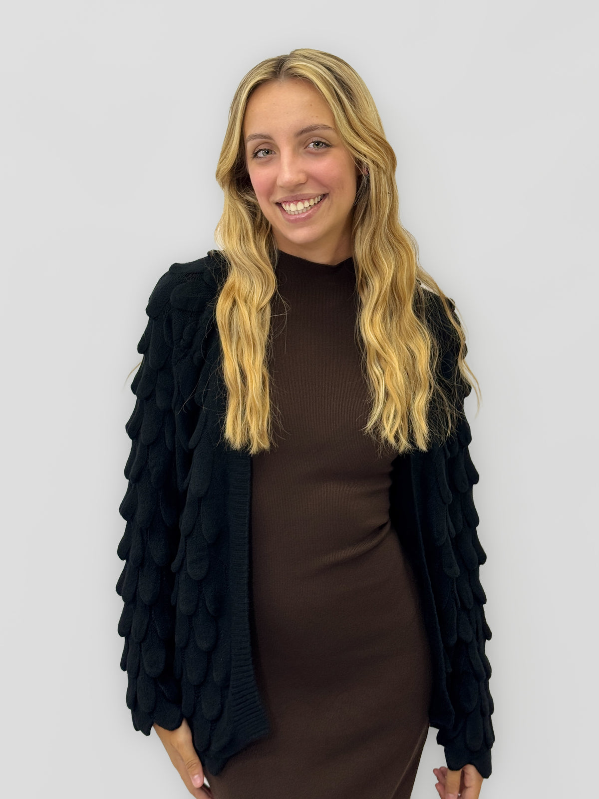Cardigan morbido con applicazioni in rilievo