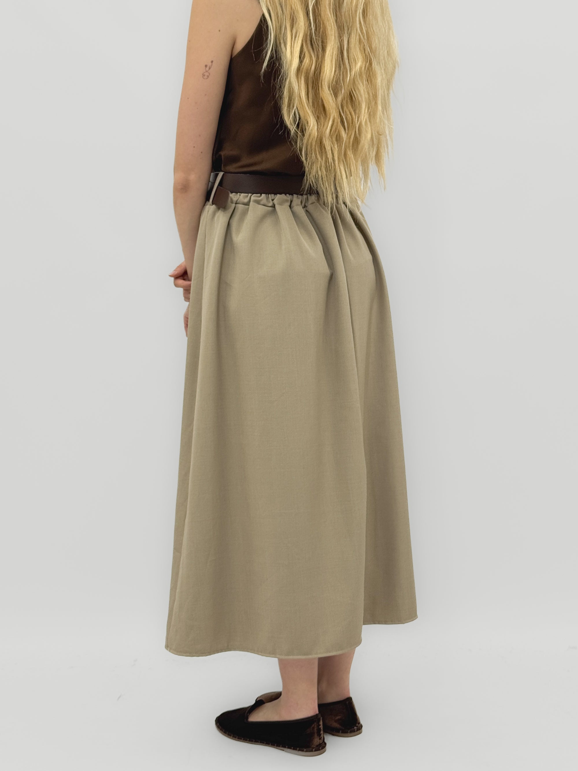 Gonna midi fluida a vita alta elegante e versatile